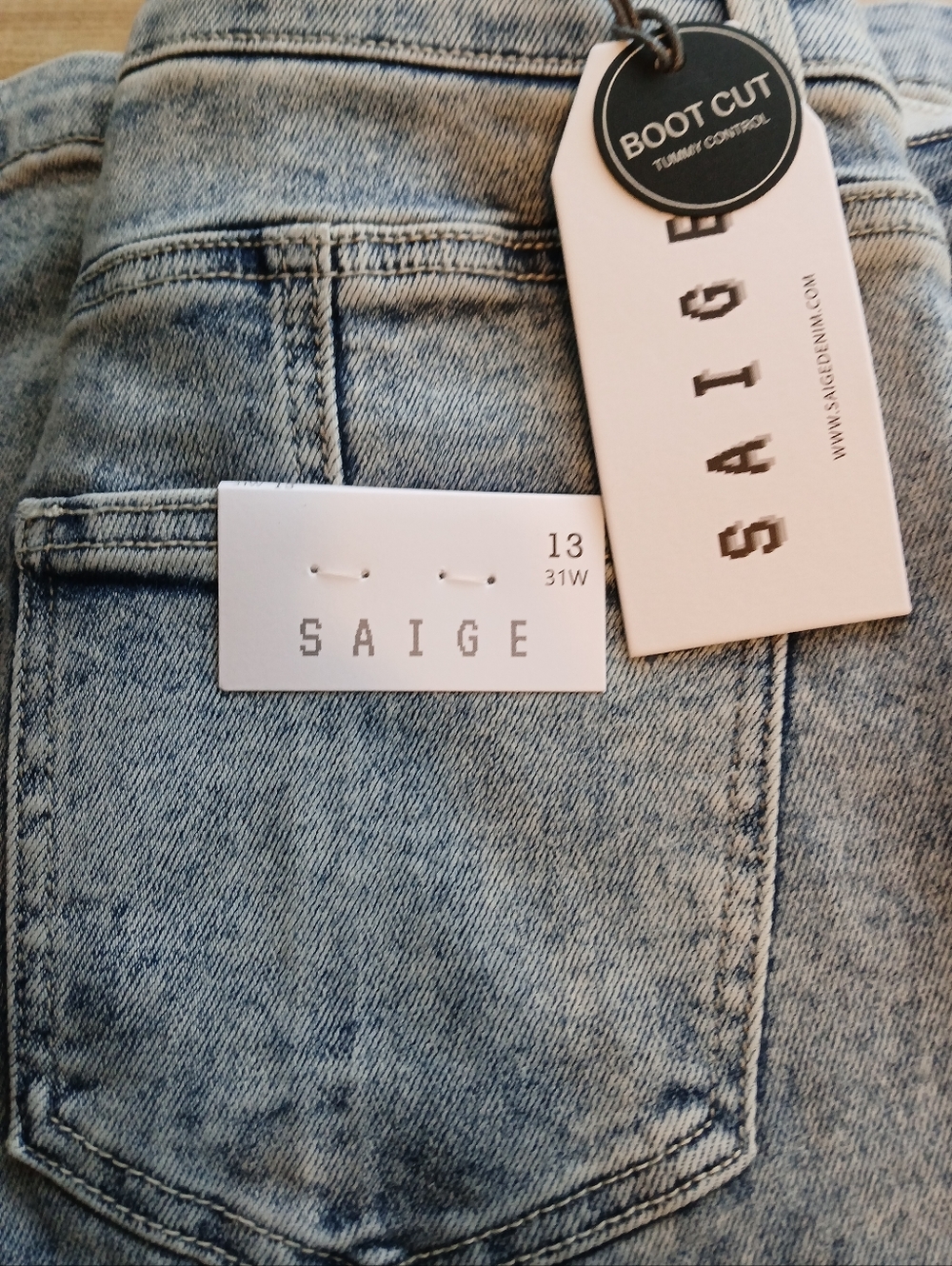 Womens NWT Medium/Dark Washed Denim Flare Jeans Size 13/31 - Picture 6 of 6